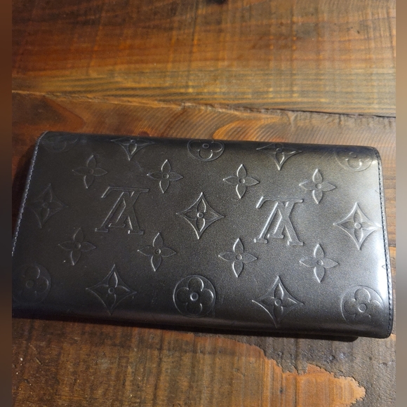 Authentic LV Vernis Sarah Wallet - Picture 2 of 5